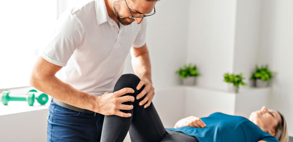 Mobile physio in Tarneit providing home physiotherapy for an elderly client.